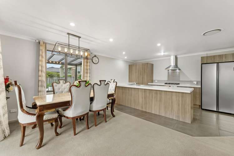 8 Ballintoy Park Drive Welcome Bay_2