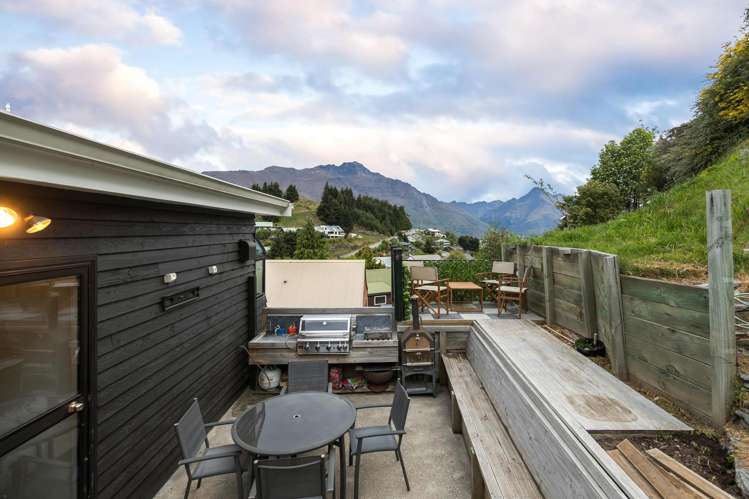 20 Greenstone Place Fernhill/Sunshine Bay_8