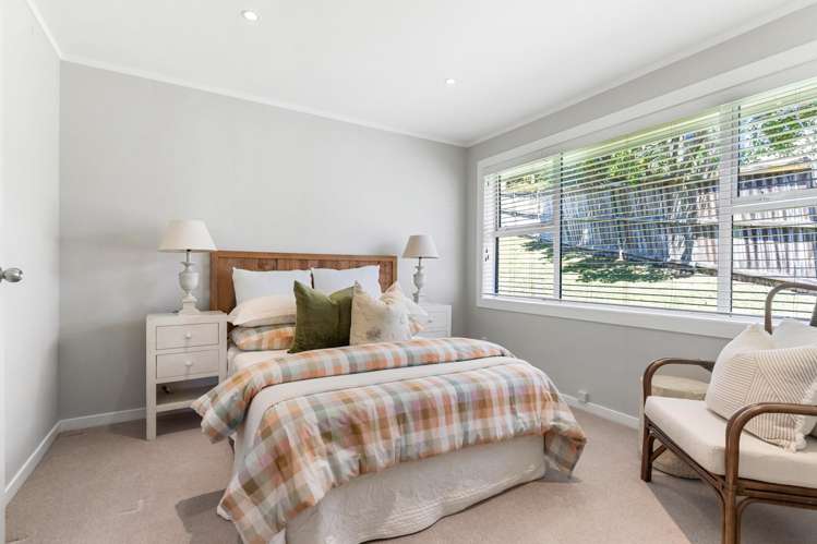 15 Pickwick Parade Mellons Bay_18