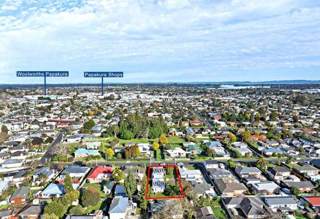 Charming 2BR Home with big backyard