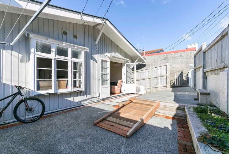 91A Queens Drive Lyall Bay_1