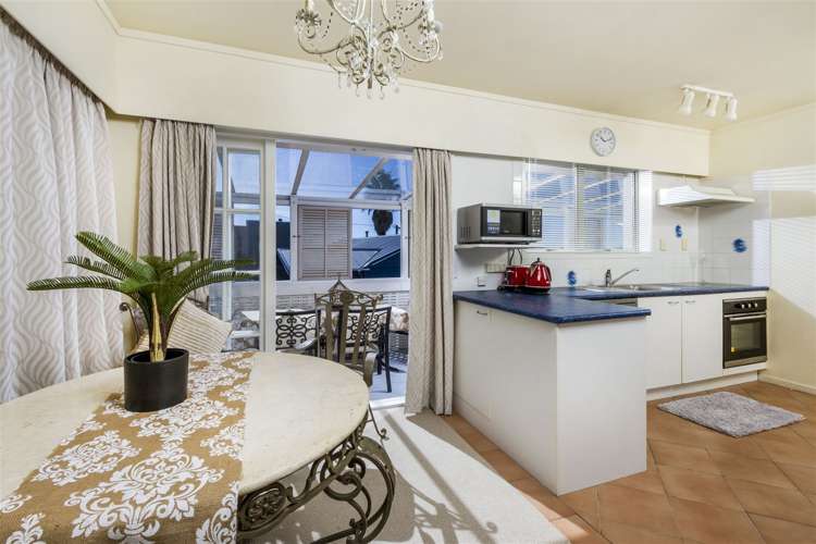 2/11a East Coast Road Milford_5