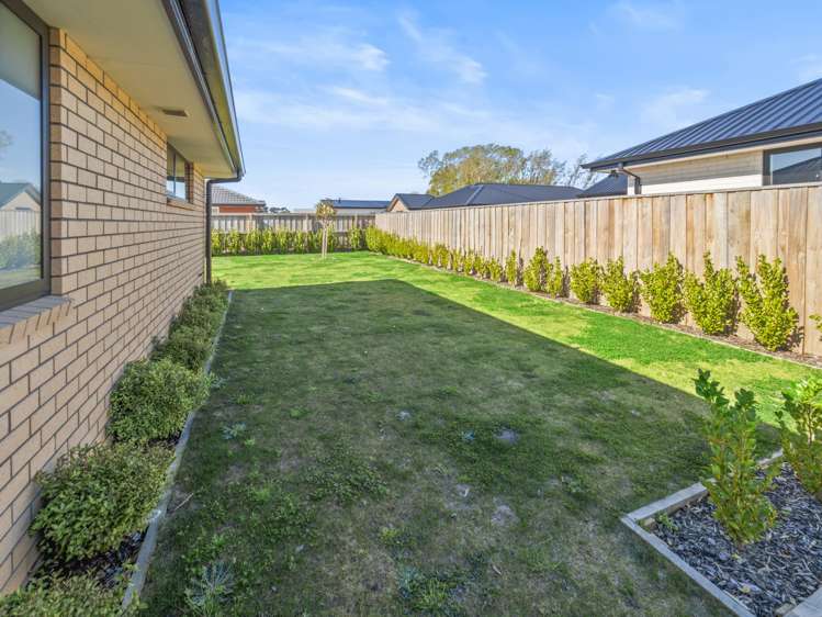 23 Strowan Avenue Elgin_20