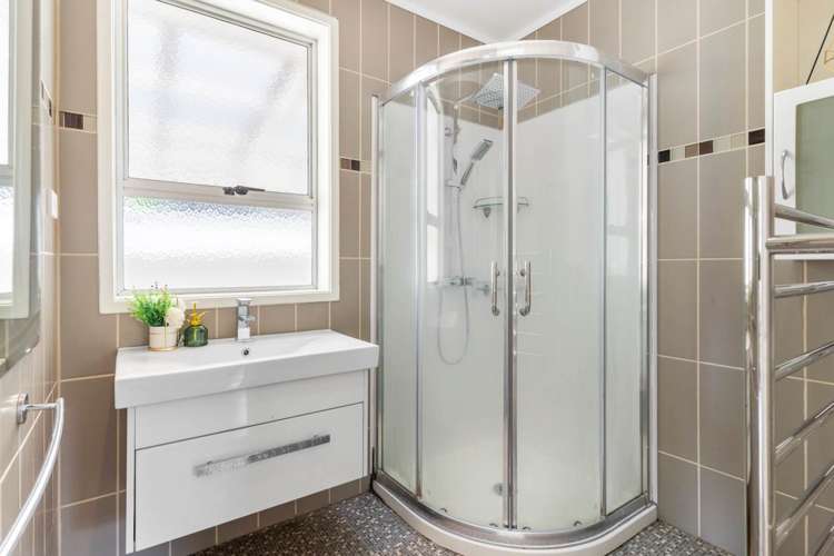 1/7 Malters Place Browns Bay_14