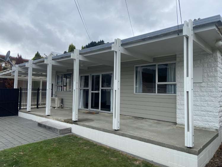 94 Waikawa Road 10728_0