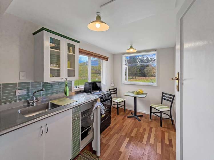 5669A West Coast Road 1532_12