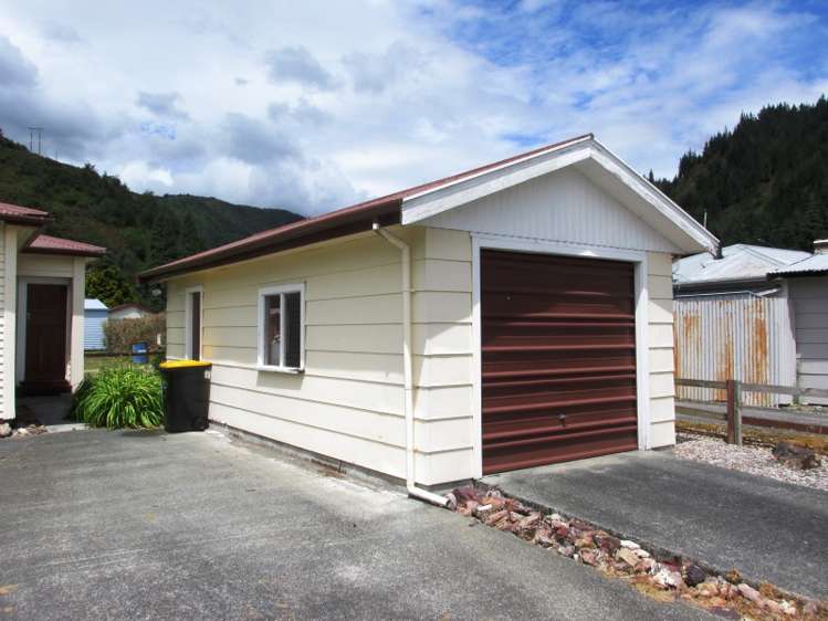 1 Ross Street Reefton_13