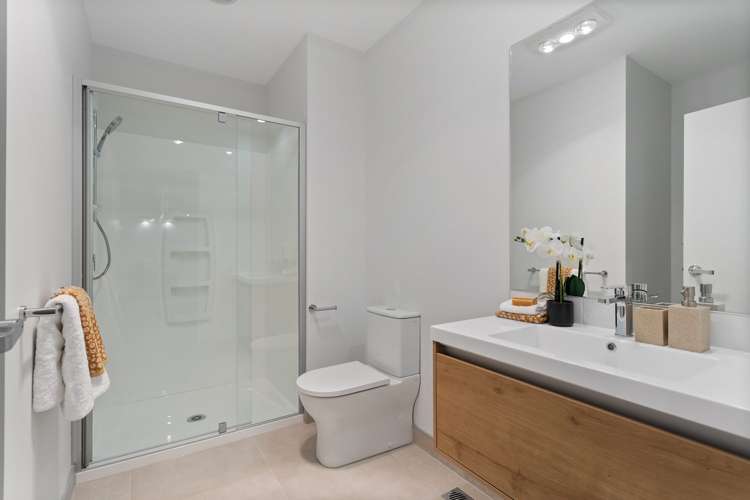 10/18 PARAONE CRESCENT "WAIATA SHORES" Takanini_10