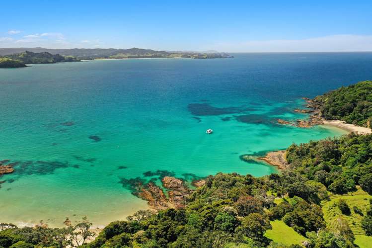 8 & 10 Edgewater Place Matapouri_15