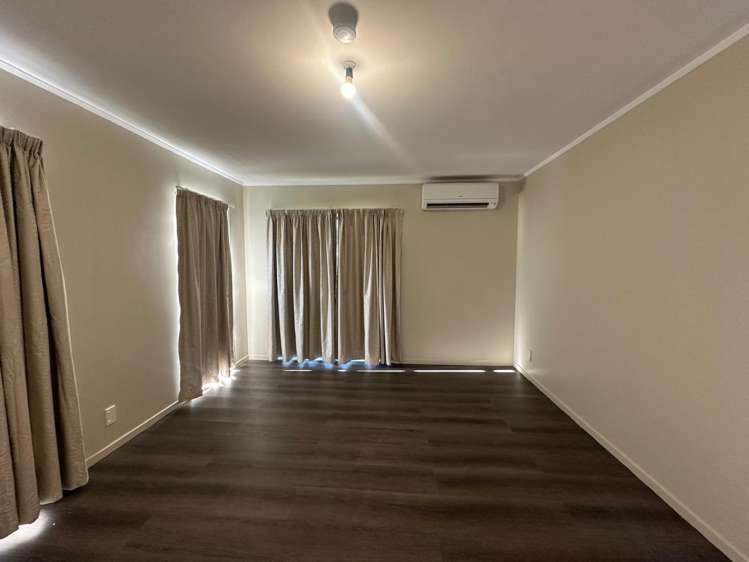 11 Muirfield Street Wattle Downs_5