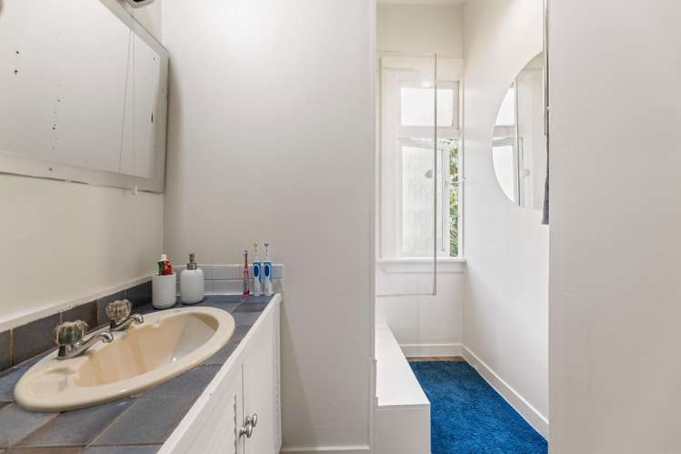 44 Leckhampton Court Clyde Hill_9