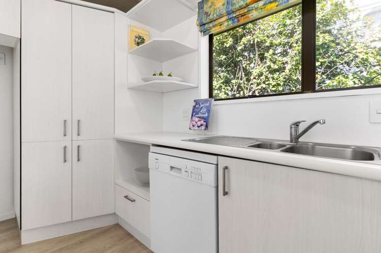 2/11 Office Road Merivale_11