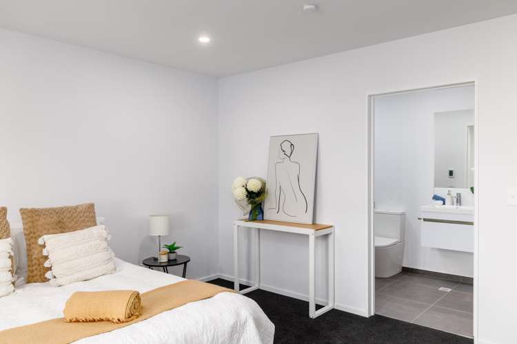 11 Malaga Crescent Harewood_15