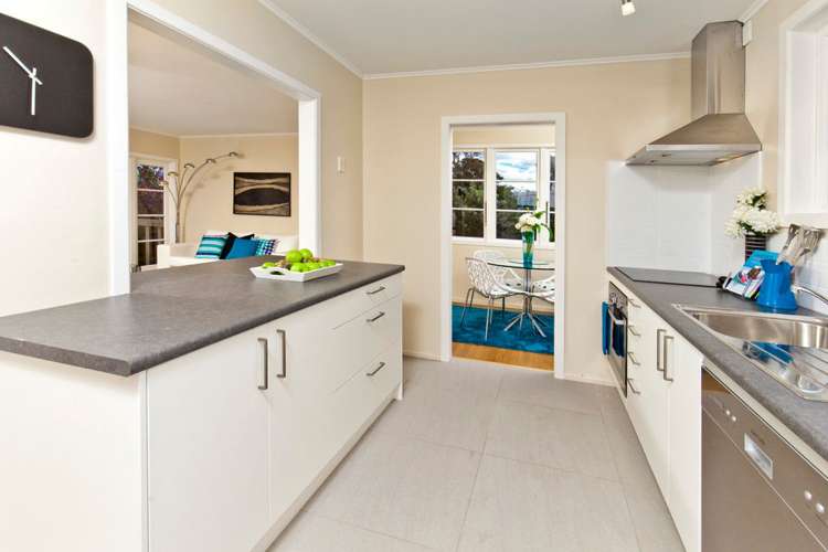 2/7 Vera Road Te Atatu South_6