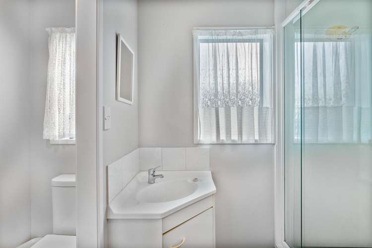 2 Banks Street Cooks Beach_21