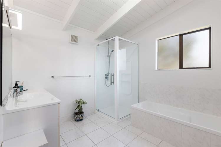 2/4 Danbury Drive Torbay_17