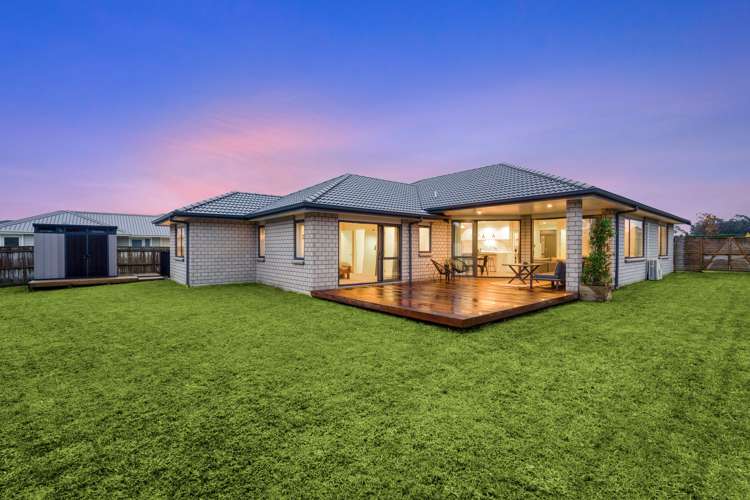 9 Grove Way Riverhead_16