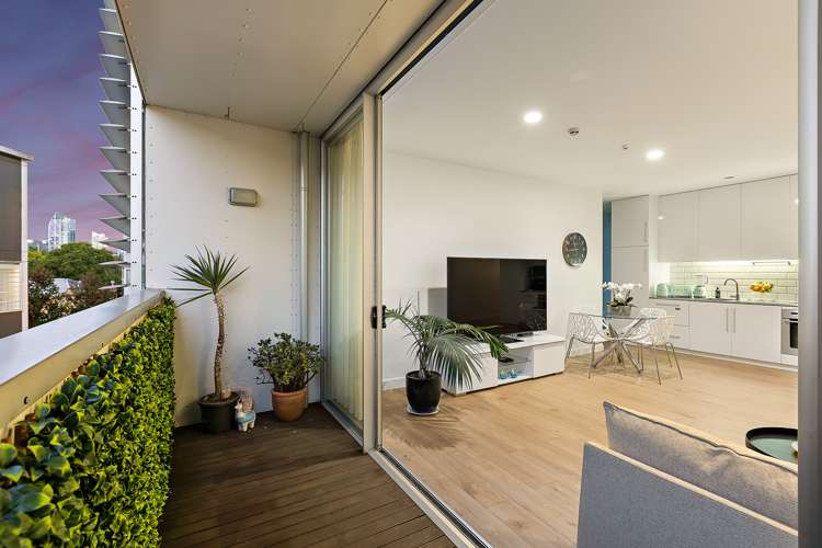 2b/6 Fisher-Point Drive Auckland Central_5