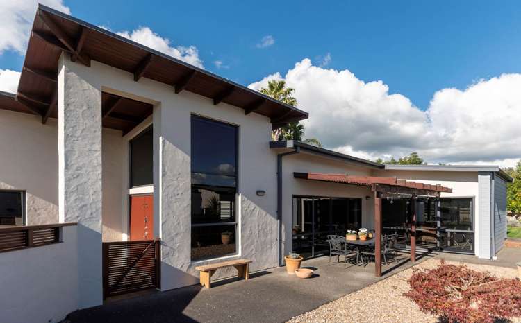 63 Rowesdale Drive Ohauiti_1