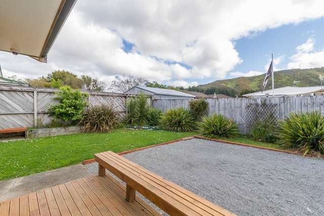 2/4 Ipswich Grove Wainuiomata_2