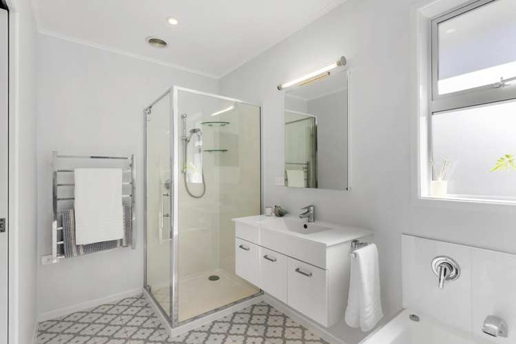 1 Staincross Street Green Bay_28