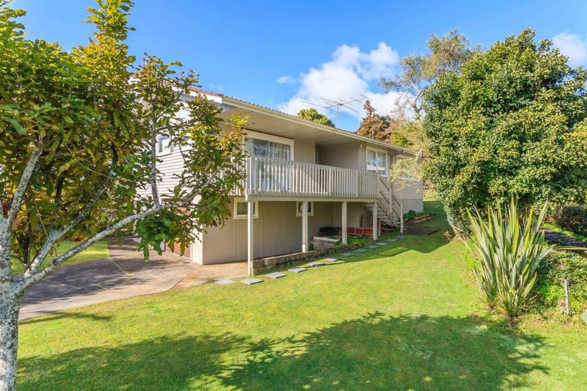 98 Vodanovich Road Te Atatu South_0