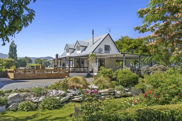 SPACIOUS FAMILY HOME NEAR TAKAKA