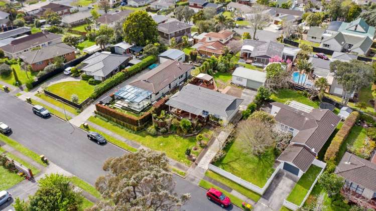 16 Booralee Avenue Botany Downs_6