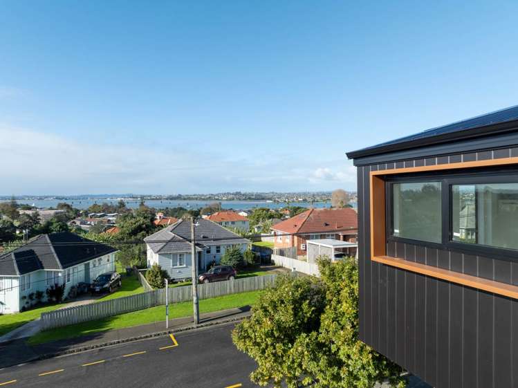 53 Court Crescent_2