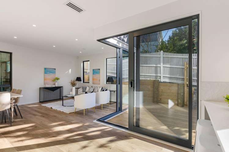 2/32 Caversham Drive Torbay_7