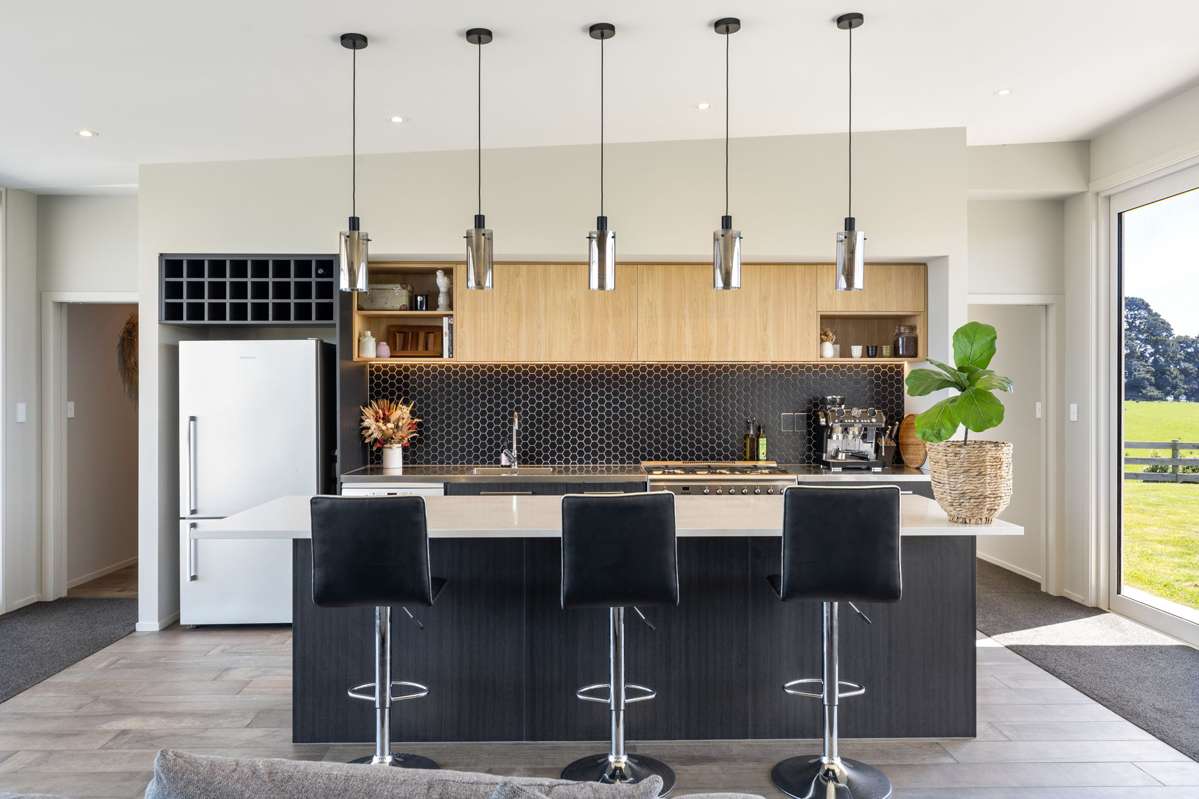 613 Ridge Road North_5