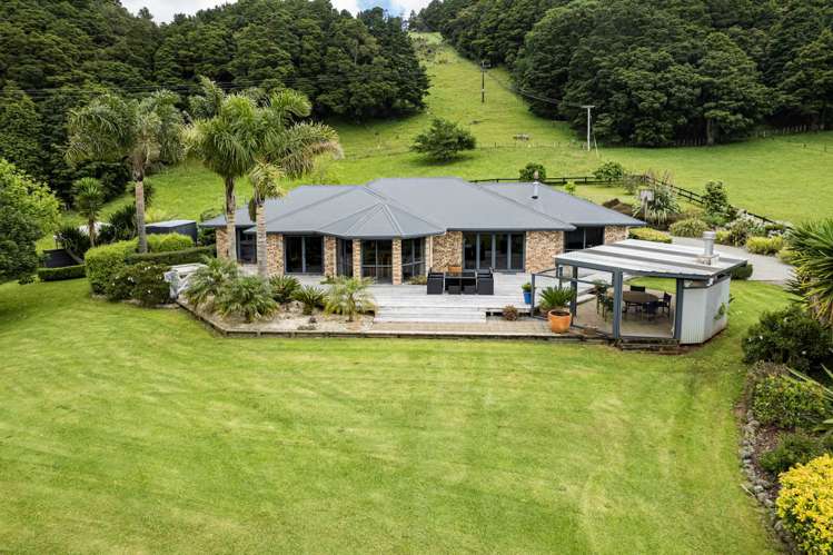 21 Going Road Matarau_18