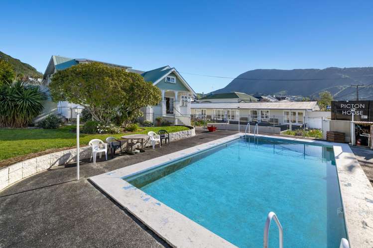 26-28 Waikawa Road Picton_5