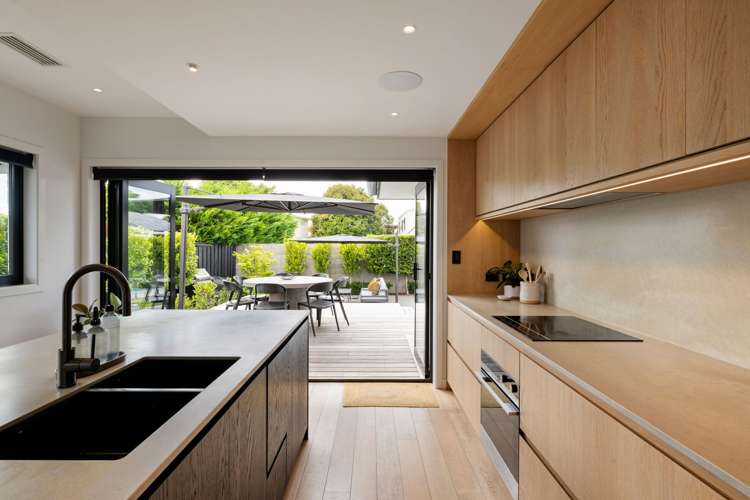 788 River Road Chartwell_2