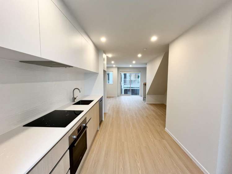 14/9 Aeroview Drive 1603_5