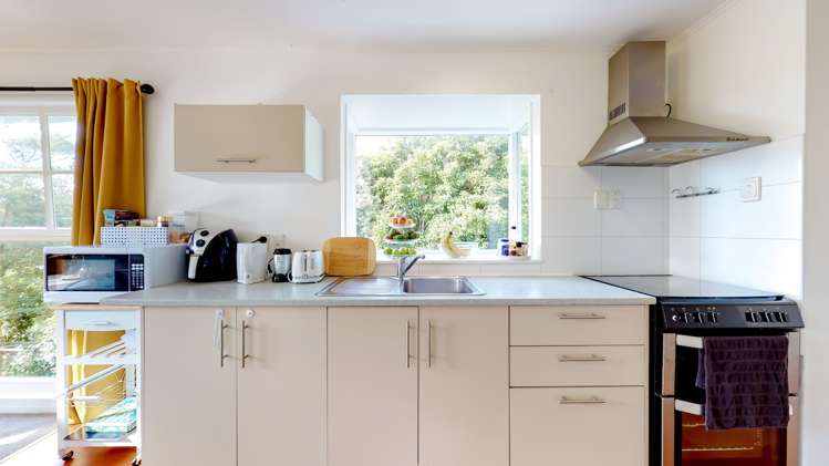 131 Helston Road Paparangi_6