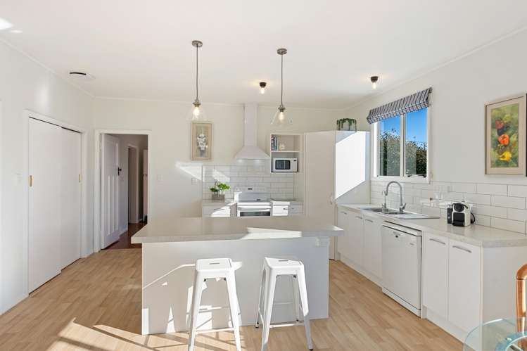 8 Manuka Street Otaki Beach_7