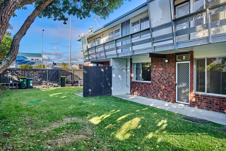 2/35 Mana Esplanade Paremata_13