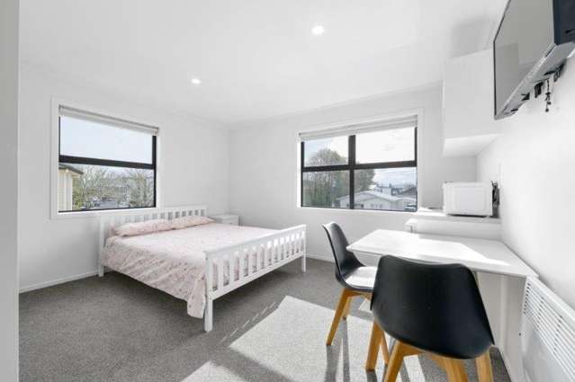 2/54a Cook Street 1074_3
