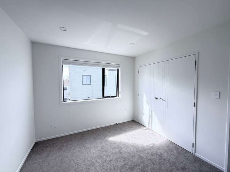 49 Centorian Drive Windsor Park_10