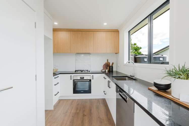 12 & 12A Oban Avenue Glenview_4