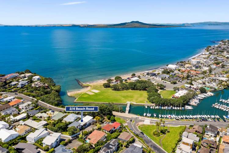 2/4 Beach Road Castor Bay_21