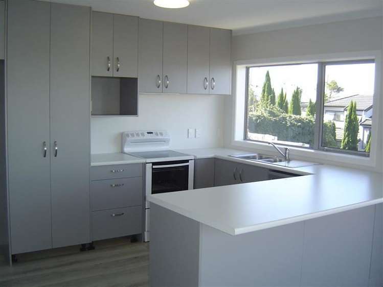 8 Cheval Drive Totara Vale_3