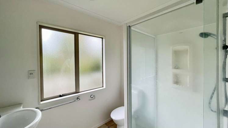 8 Devana Court Torbay_13