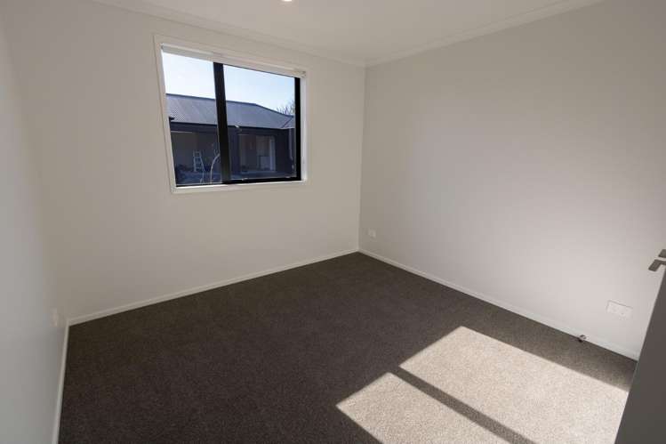 2/8 London Lane 11373_9
