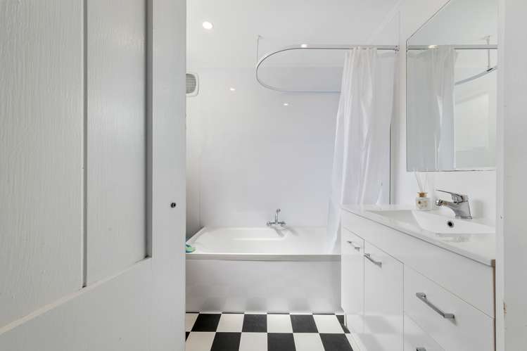 191 Pine Avenue South New Brighton_10