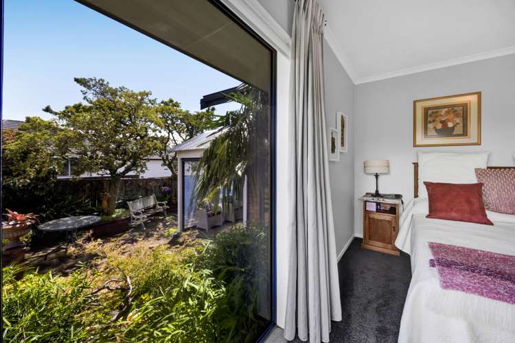 9 Elizabeth Grove Stratford_26