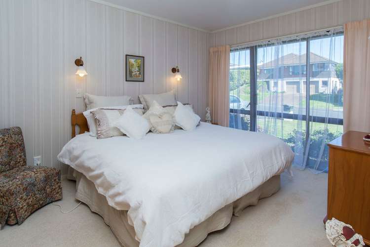 15 Paisley Street Mellons Bay_12