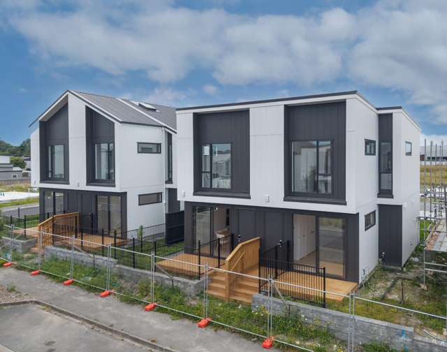 Brand New 3 Bedroom Duplex - Ensuite & 2 Carparks