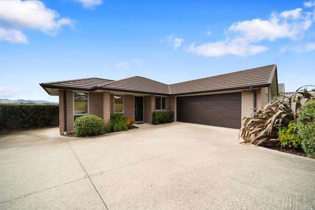 Stylish Modern Living with a View!